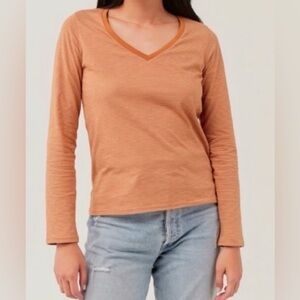 Pact Softspun 100% organic cotton orange and white striped v-neck size small